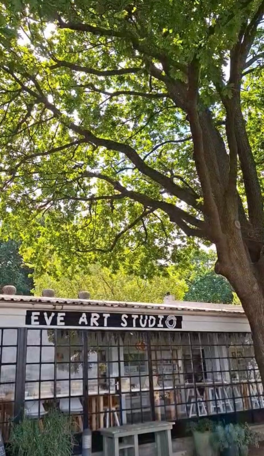 Join us at Eve Art Studio for a relaxed and hands-on linocut printing workshop!